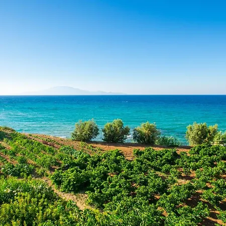 Ammoudino Beachfront Apt Амуди