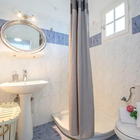 Ammoudino Beachfront Apt * Амуди