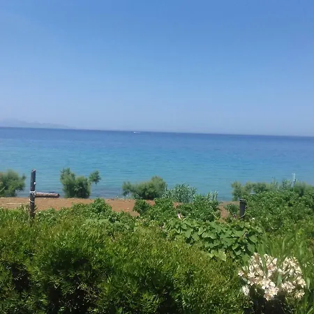 Ammoudino Beachfront Apt Амуди